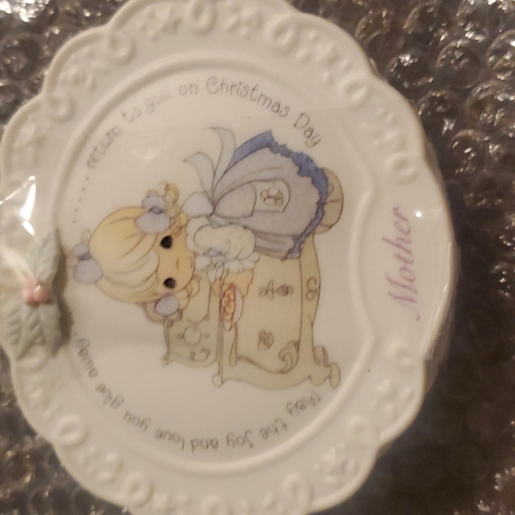 Prescious moments porcelain trinket box - Picture 1 of 3